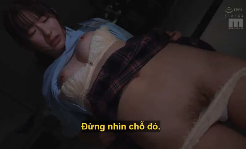 Sếp lớn âm mưu "xử đẹp" cô em dưới quyền kiêu kỳ lười nhác, suốt ngày bận rộn tán gẫu với người yêu qua tin nhắn.